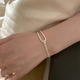 Armband aus Titanstahl mit farbechtem Knoten für Damen im coolen Stil