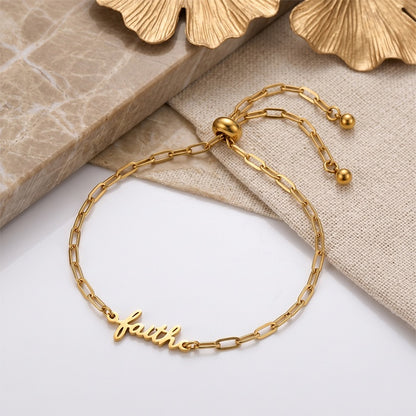 Armband aus 18-karätig vergoldet mit Anhänger in Schriftform und 