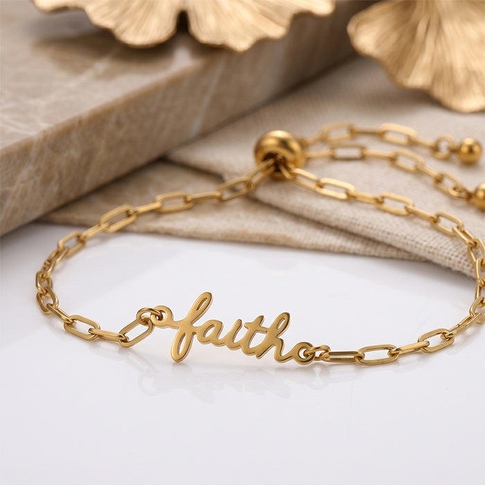 Armband aus 18-karätig vergoldet mit Anhänger in Schriftform und 