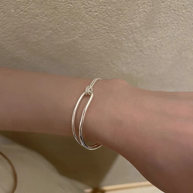 Armband aus Titanstahl mit farbechtem Knoten für Damen im coolen Stil