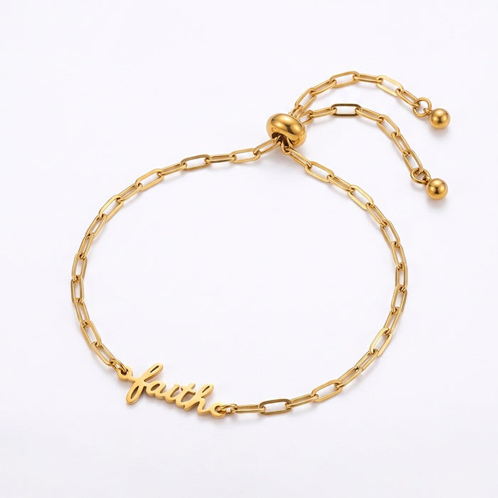 Armband aus 18-karätig vergoldet mit Anhänger in Schriftform und 
